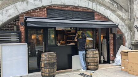 飲食店（たこ焼き屋）の店舗内装工事を東京都港区新橋にて行いました