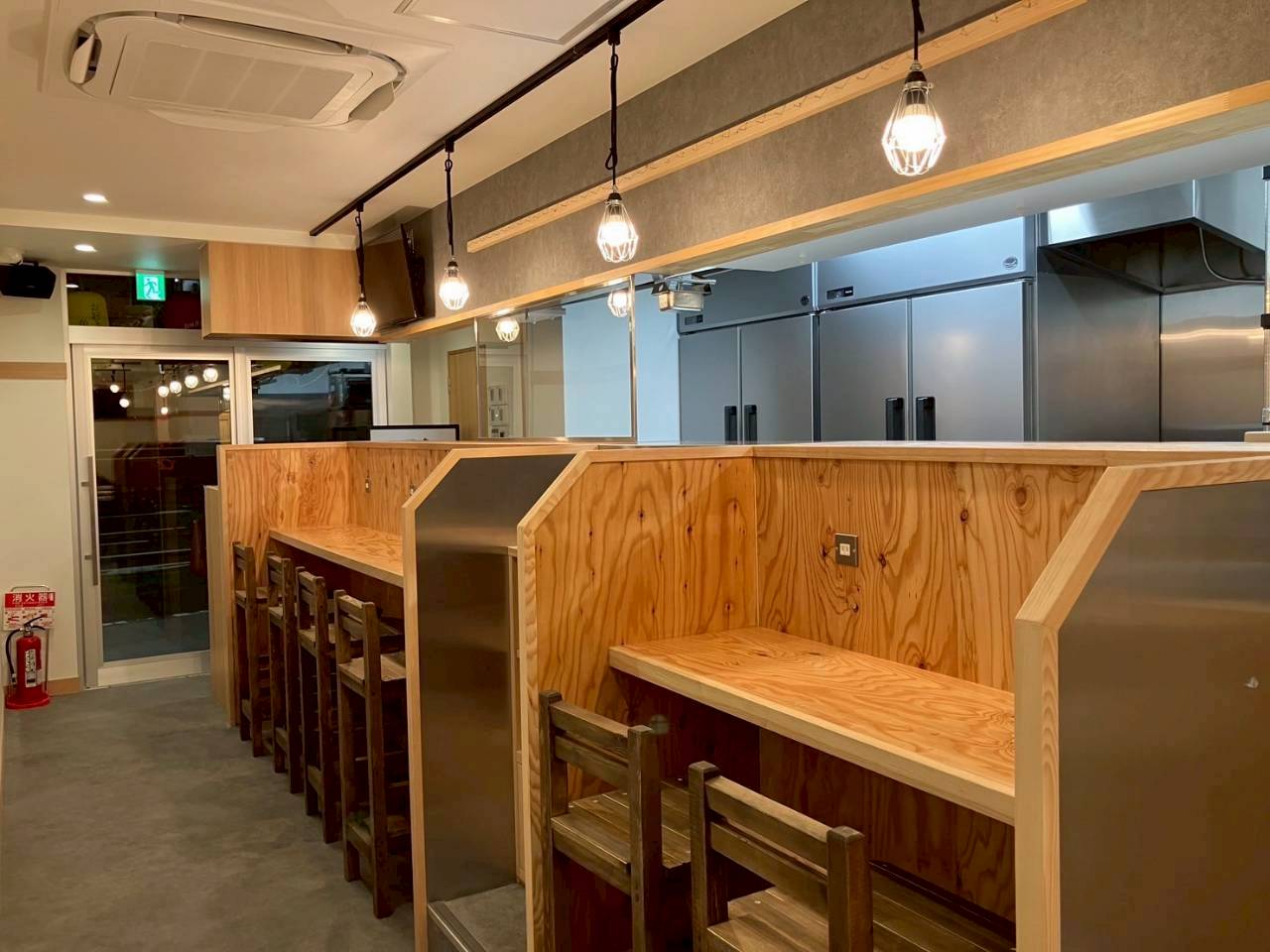 飲食店（串カツ屋）の新装工事を江戸川区で行いました。